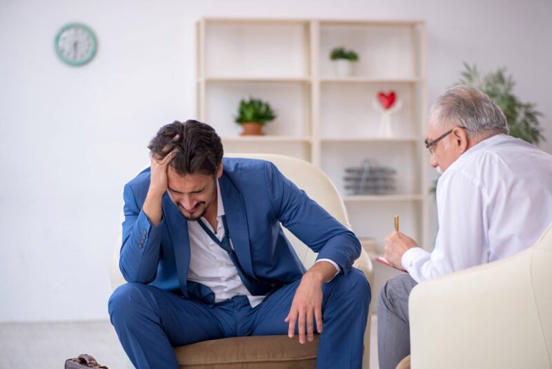 psycholog pracuje z Pacjentem z nerwicą